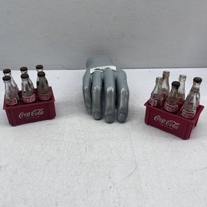 Lote siguiente: 2 Mini Casilleros Coleccionables Coca-Cola con Botellas