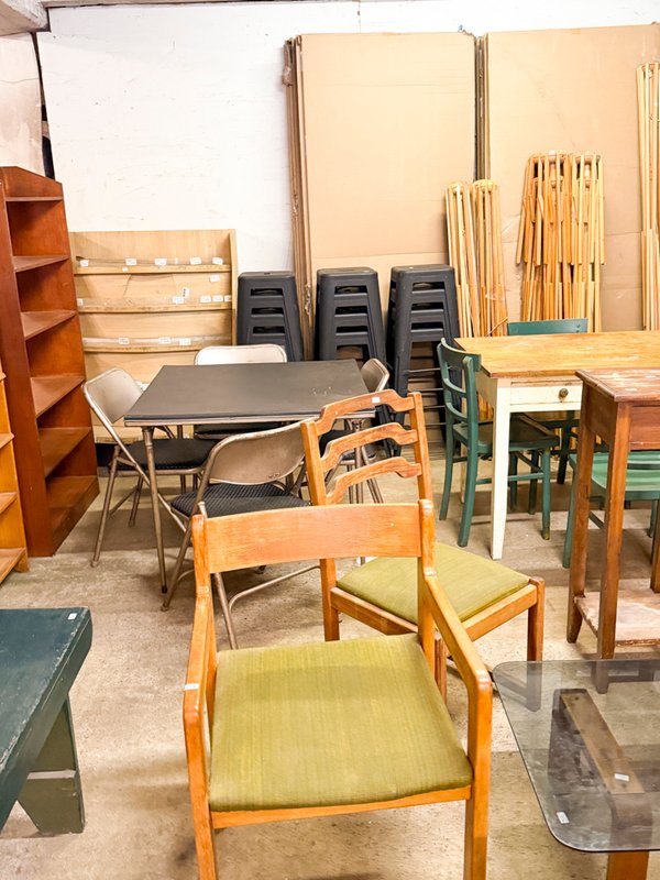 Lote de Muebles y Artículos de Almacén