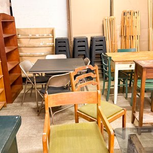 Lote siguiente: Lote de Muebles y Artículos de Almacén