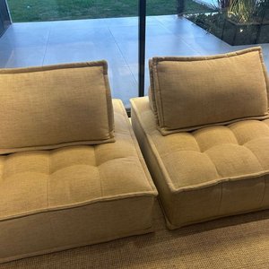 Lote anterior: Sofá Modular de Tela Beige - Dos Módulos 1x1 Metro