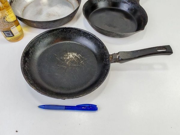 Sartenes de hierro fundido en buen estado - imagen 3