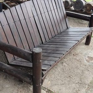 Lote siguiente: Sillón Rústico de Madera Oscura