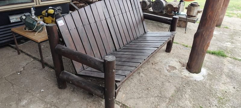 Sillón Rústico de Madera Oscura