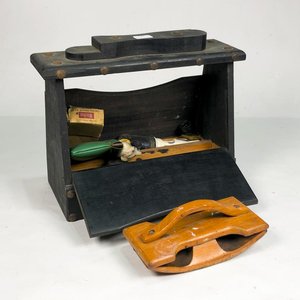 Pie de Zapatero Vintage con Accesorios de Madera y Cuero - imagen 1
