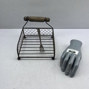Servilletero de Metal con Mango de Madera y Tenedor - imagen 1