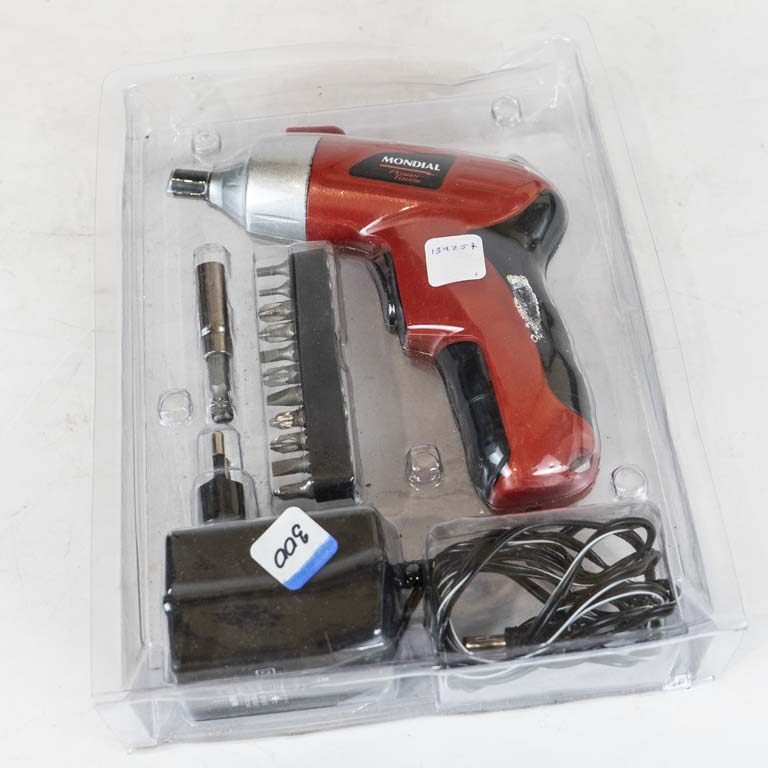 Destornillador Mondial con accesorios (no se probó se vende a la vista)