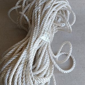 Lote siguiente: Piola de Nylon Blanca de 30 Metros