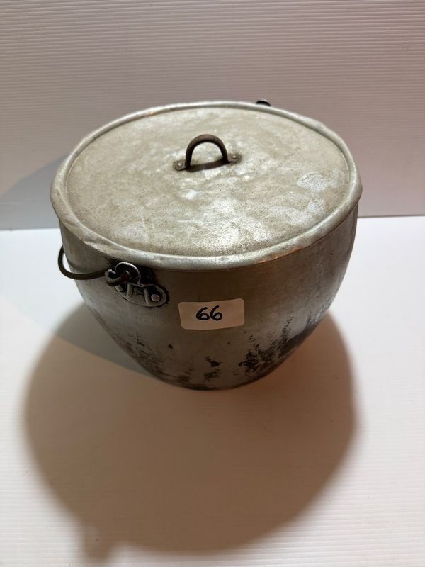 Olla de Aluminio con Tapa y Asa Larga, Capacidad 12 Litros