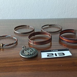 Lote de 5 Pulseras de Cobre y Metal con Medalla Souvenir de Francia - imagen 1