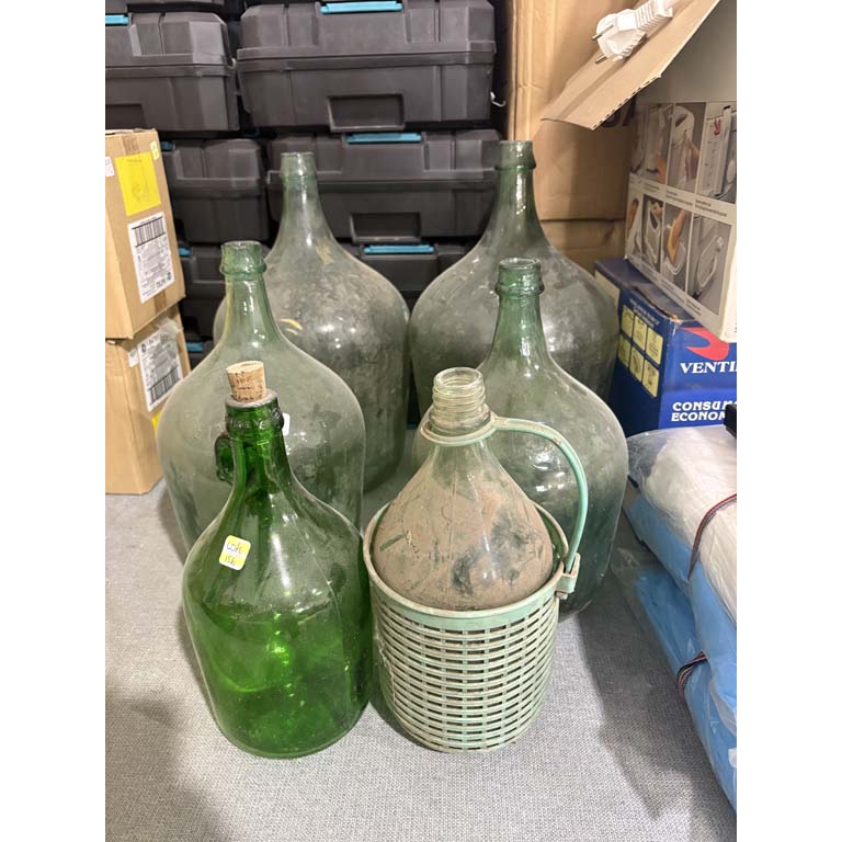 Lote anterior: Jarras tradicionales de vidrio Damajuanas