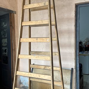 Lote siguiente: Gran escalera dos hojas 