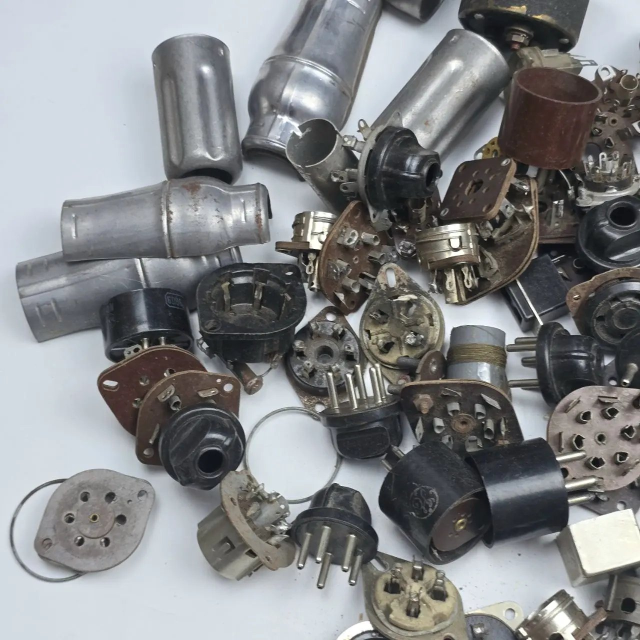 Item lote-39-zocalos-varios-para-valvulas - Image 1