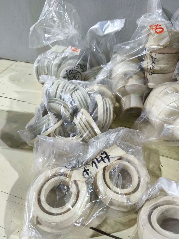 Botellas de plástico vacías y bolsas - imagen 2