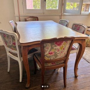 Juego de Comedor Francés: Mesa y 6 Sillas Estilo Luis XV - imagen 1