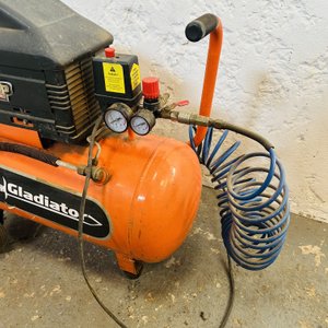 Lote #050 – Comprensor de aire Gladiator 2HP - imagen 4