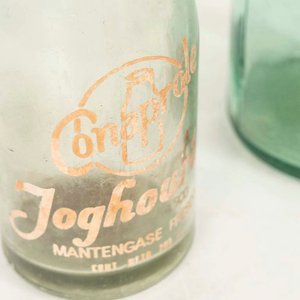 Botella de Leche "Conaprole" 1L y Botellita de Yogurt Vintage - imagen 2