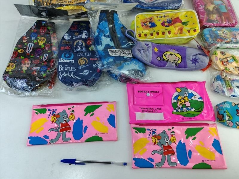 Colección de cartucheras y fundas para botellas - imagen 2
