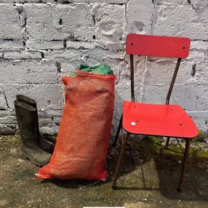 Lote anterior: Silla Roja, Botas de Goma Talle 39 y Bolsa de Red Naranja