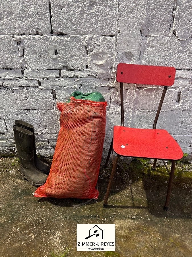 Silla Roja, Botas de Goma Talle 39 y Bolsa de Red Naranja