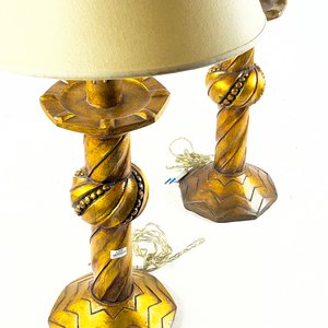 Par de Lámparas de Sobremesa Doradas Estilo Clásico con Pantallas - imagen 2