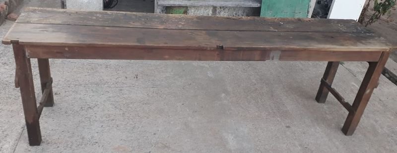 Lote siguiente: Mesa de trabajo en pino brasileño