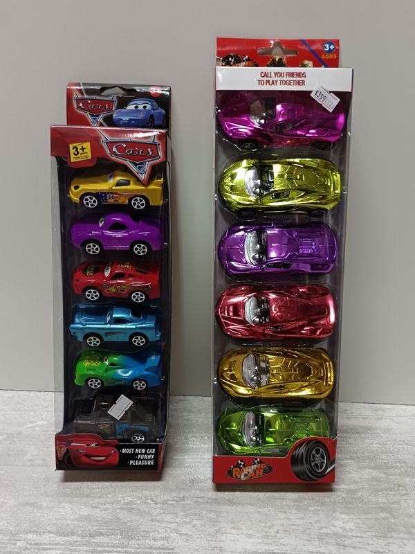 Lote siguiente: Juguetes de coches de Disney