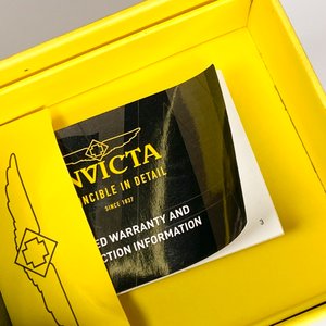 Reloj Invicta Caballero Malla Goma Verde y Caja Dorada - imagen 5
