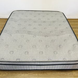 Lote siguiente: Colchón King Size 180x200x30cm Gris