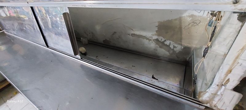 Heladera vitrina de acero inoxidable para almacenamiento y refrigeración - imagen 5