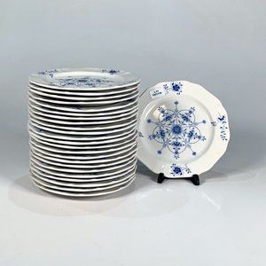 Lote siguiente: Lote de 24 Platos Llanos de Losa con Decoración Floral Azul - Industria Uruguaya
