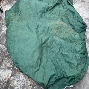 Carpa Verde para Dos Personas con Estacas y Lona - imagen 1