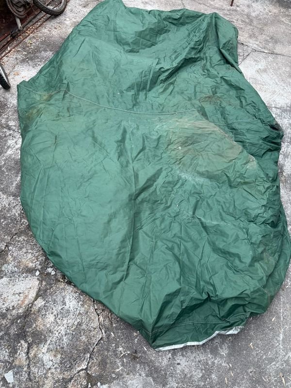 Carpa Verde para Dos Personas con Estacas y Lona