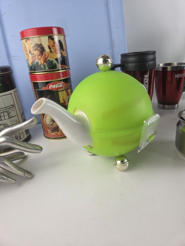 Mesa vintage plegable y variado lote de accesorios para el hogar - imagen 7