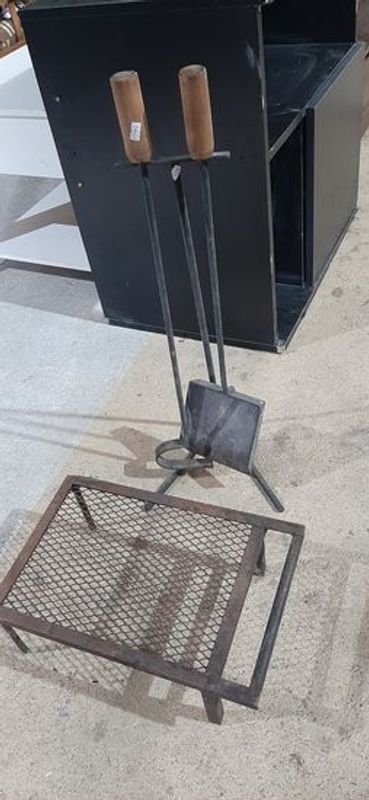 Set de Accesorios para Chimenea: Pala, Atizador y Parrillita