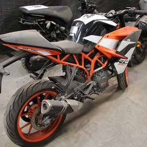 Motocicleta KTM RC 390 Negra y Naranja - imagen 3