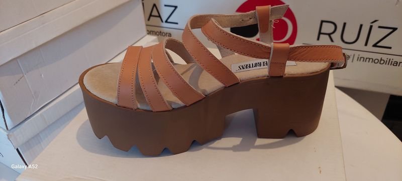 Zapatos de madera talla 37 - imagen 2