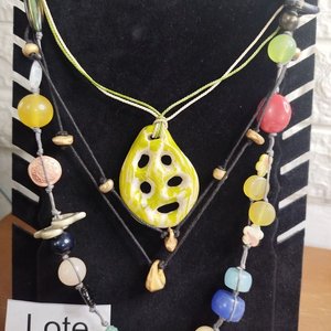 Lote siguiente: Lote de 4 Collares Estilo Vintage con Cuentas de Colores