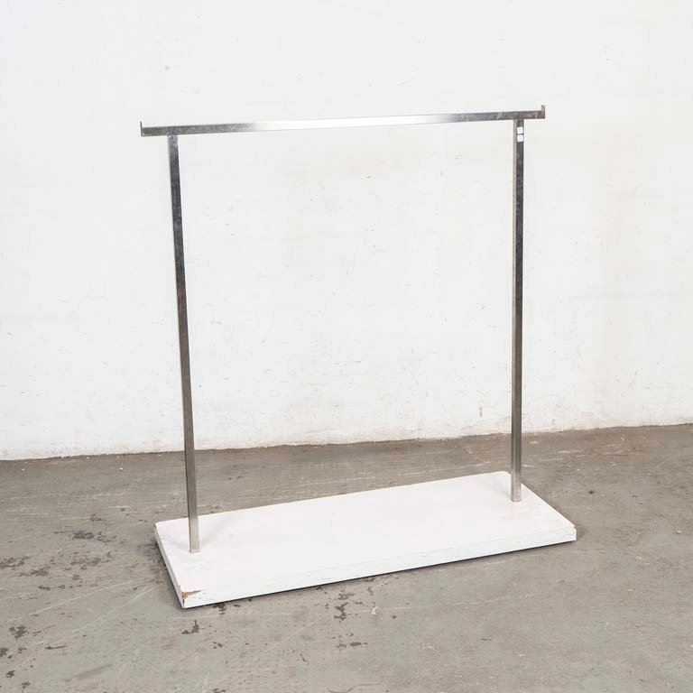 Lote anterior: Perchero de acero inoxidable con base de compensado melamínico