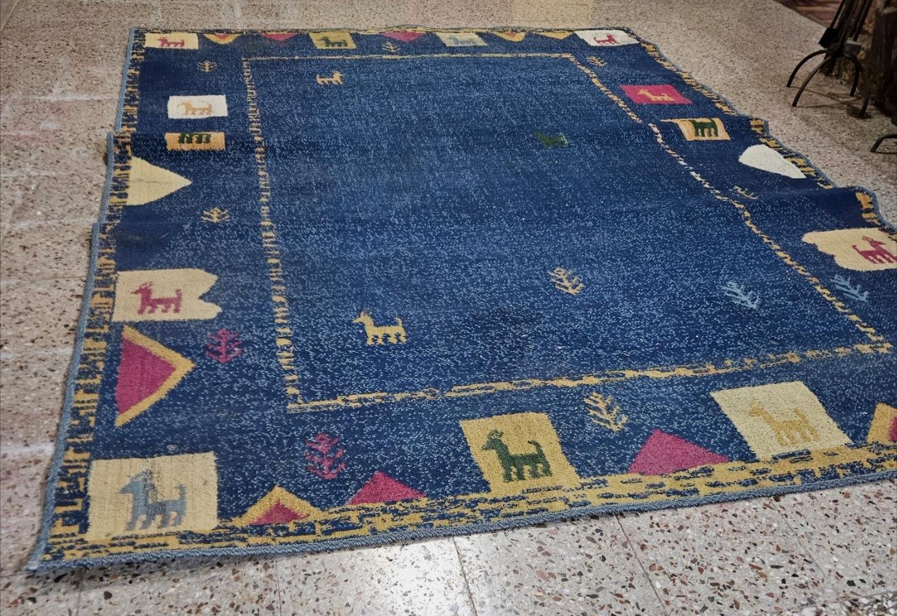 Alfombra Grande Azul con Diseños Geométricos y Animales