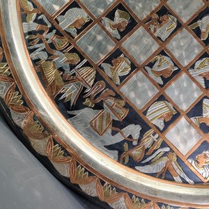 Gran Plato Decorativo Egipcio con Diseño de Ajedrez y Jeroglíficos - imagen 5
