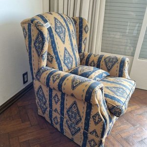 Importante Sillón de Living con Diseño Geométrico en Tela Azul y Beige - imagen 3
