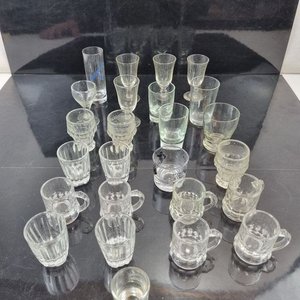Colección de 25 Shots y Mini Copas de Cristal y Vidrio con Diseños Variados - imagen 2