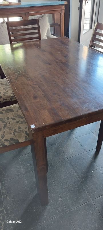 Lote siguiente: Juego de comedor en cerejeira