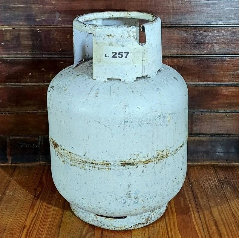 Lote anterior: Barrel de metal blanco en mal estado