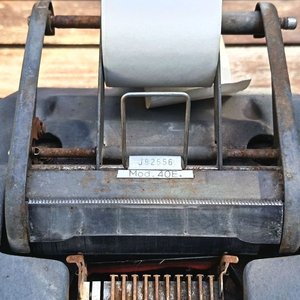 Antigua Máquina calculadora  A.B. Addo Malmö fabricada en Suecia - con Placa de Identificación Modelo 40E y Numero de Serie - Sin Probar  Falta Cable Original de Conexión Electrica - imagen 7