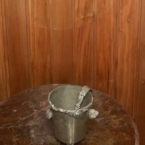Lote siguiente: 1 cubo de metal (para hielo)