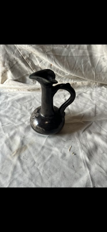 Lote siguiente: Jarra de barro artesanal