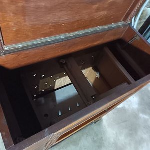 Mueble de Radio Antigua de Madera Oscura - imagen 7
