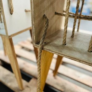 Set de 2 Botelleros de Madera con Patas y Cuerda - imagen 3