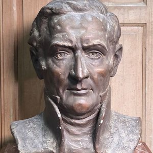 Lote siguiente: Busto de Yeso de José Gervasio Artigas, Altura 42 cm